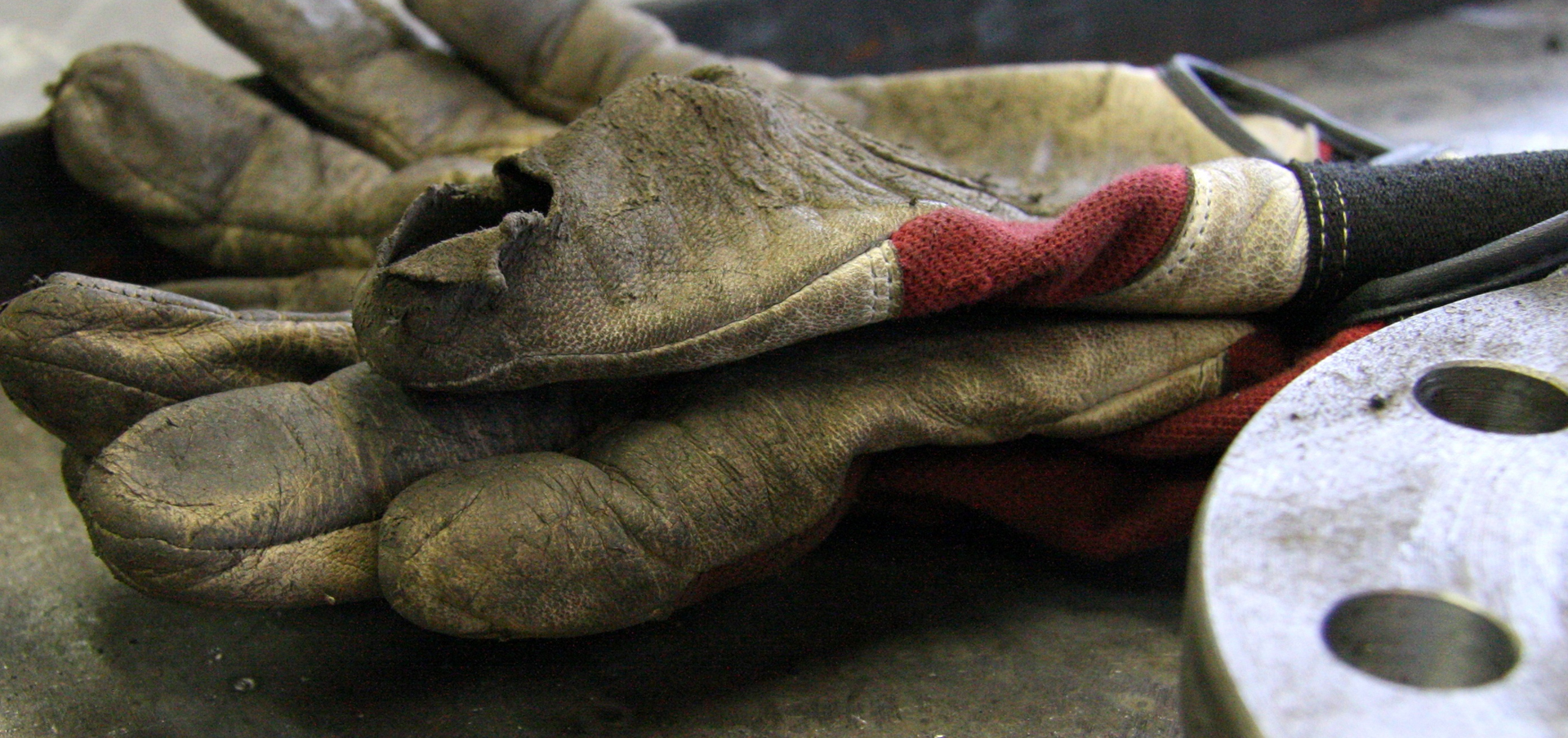 learn how to weld in connecticut with gloves and metal