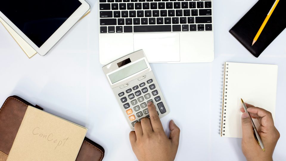 how does financial aid work for students