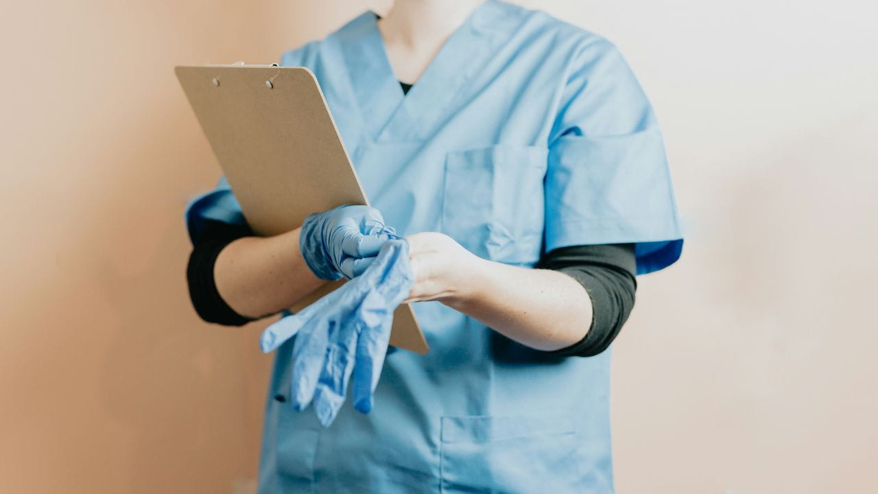 Difference between nurse technician and CNA