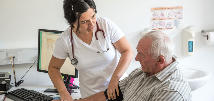 how do you become a CNA?