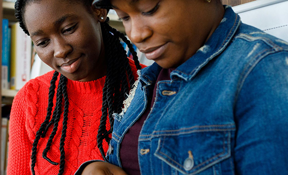 2 students reading