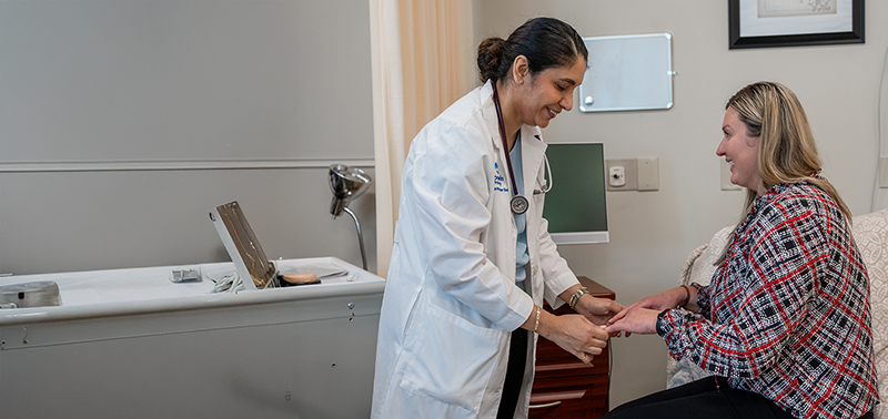 Goodwin University FNP student examining a patient in a clinical lab