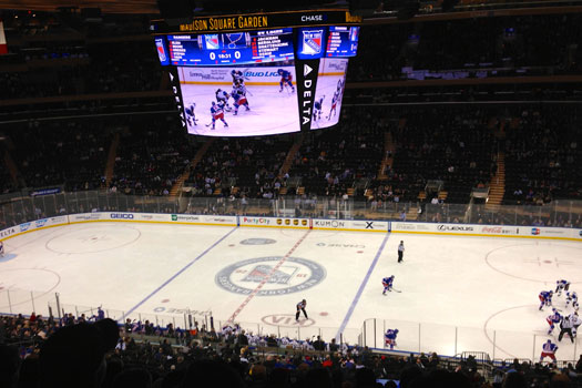 Madison Square Garden Hockey: Richiekim at English Wikipedia / CC BY-SA (https://creativecommons.org/licenses/by-sa/3.0)